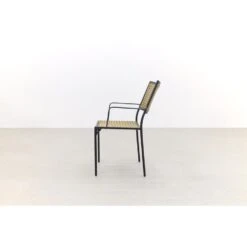 VDG Laura Stapelbare Tuinstoel - Black Steel/natural Wicker -Tuinstoelen Winkel 1000066865 0103